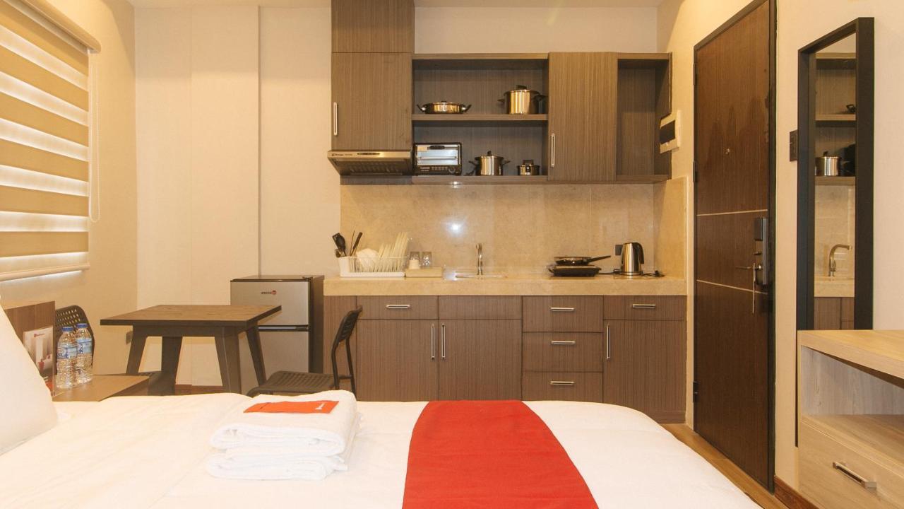 Reddoorz Plus @ Bez Tower And Residences San Juan San Juan  Dış mekan fotoğraf