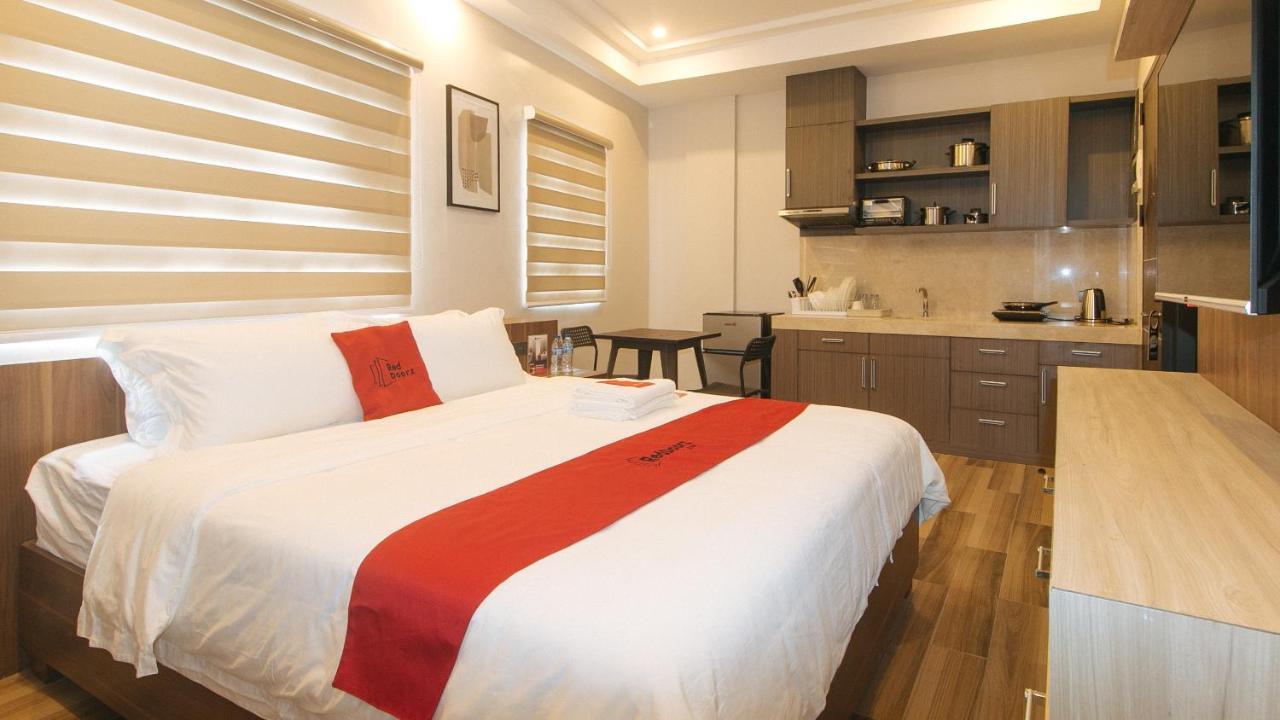 Reddoorz Plus @ Bez Tower And Residences San Juan San Juan  Dış mekan fotoğraf